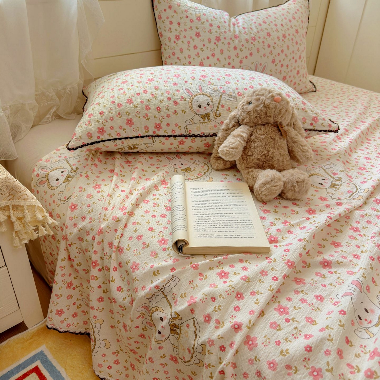 91家纺网 家纺一手货源 找家纺 优卡迪家纺馆 2025新款皱皱棉小花边床单（下载文件包含买家秀） 相见欢