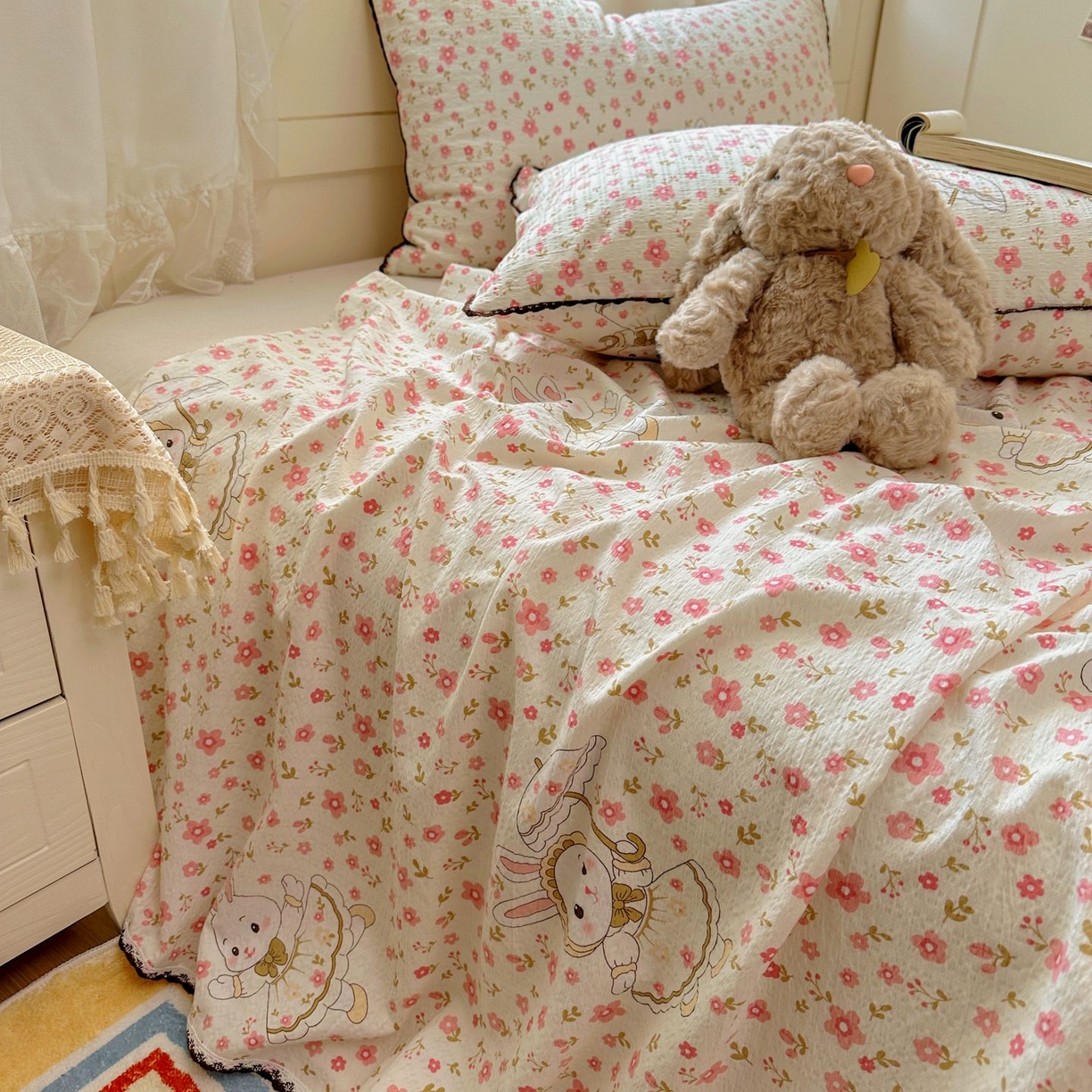 91家纺网 家纺一手货源 找家纺 优卡迪家纺馆 2025新款皱皱棉小花边床单（下载文件包含买家秀） 相见欢