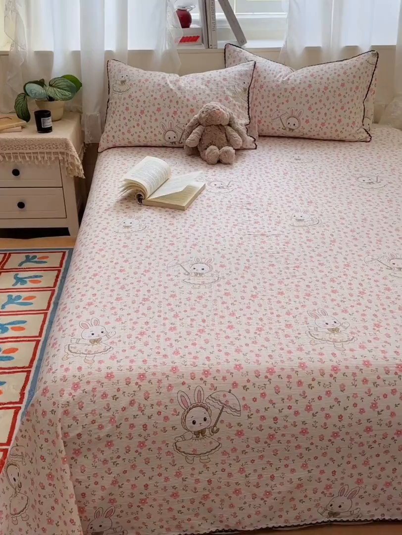 91家纺网 家纺一手货源 找家纺 优卡迪家纺馆 2025新款皱皱棉小花边床单（下载文件包含买家秀） 相见欢