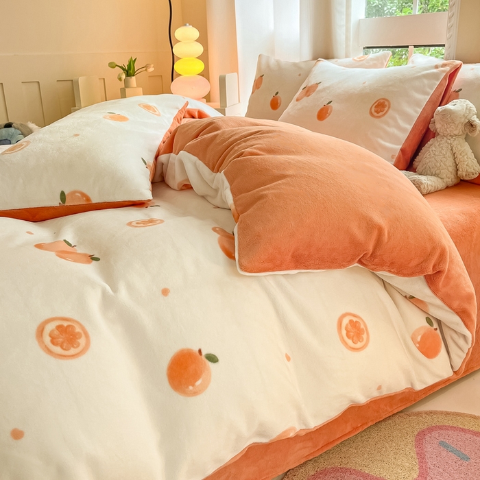 91家纺网 家纺一手货源 找家纺 佳汐蓝家纺 2025新款190克高克重牛奶绒印花四件套 橙心如意+爱玛橙