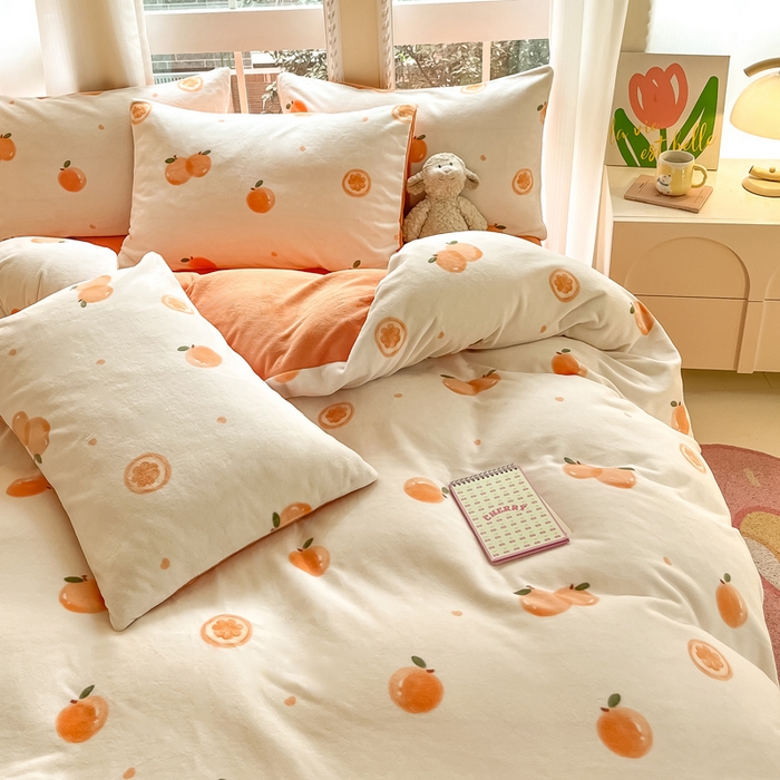 91家纺网 家纺一手货源 找家纺 佳汐蓝家纺 2025新款190克高克重牛奶绒印花四件套 橙心如意+爱玛橙
