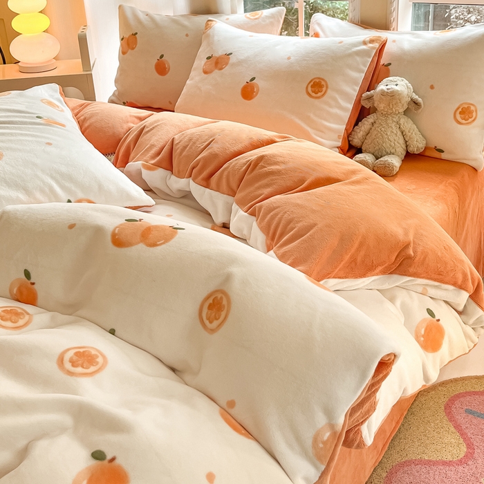 91家纺网 家纺一手货源 找家纺 佳汐蓝家纺 2025新款190克高克重牛奶绒印花四件套 橙心如意+爱玛橙