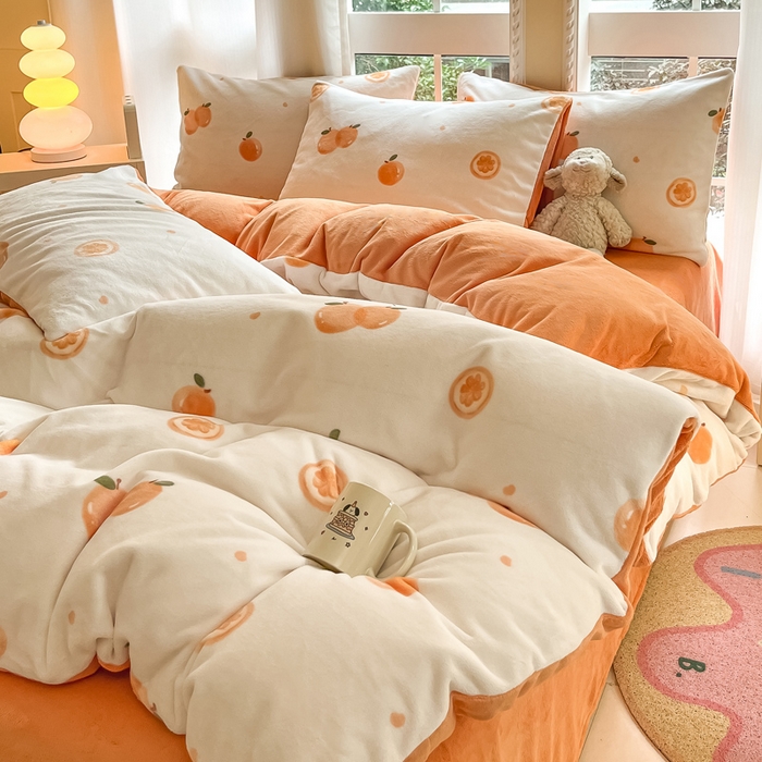 91家纺网 家纺一手货源 找家纺 佳汐蓝家纺 2025新款190克高克重牛奶绒印花四件套 橙心如意+爱玛橙