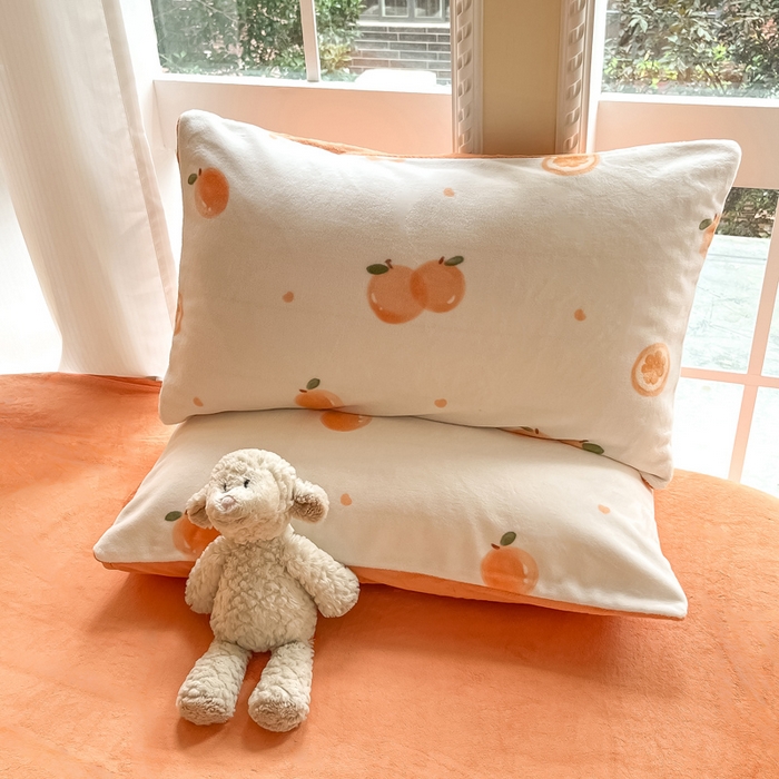 91家纺网 家纺一手货源 找家纺 佳汐蓝家纺 2025新款190克高克重牛奶绒印花四件套 橙心如意+爱玛橙