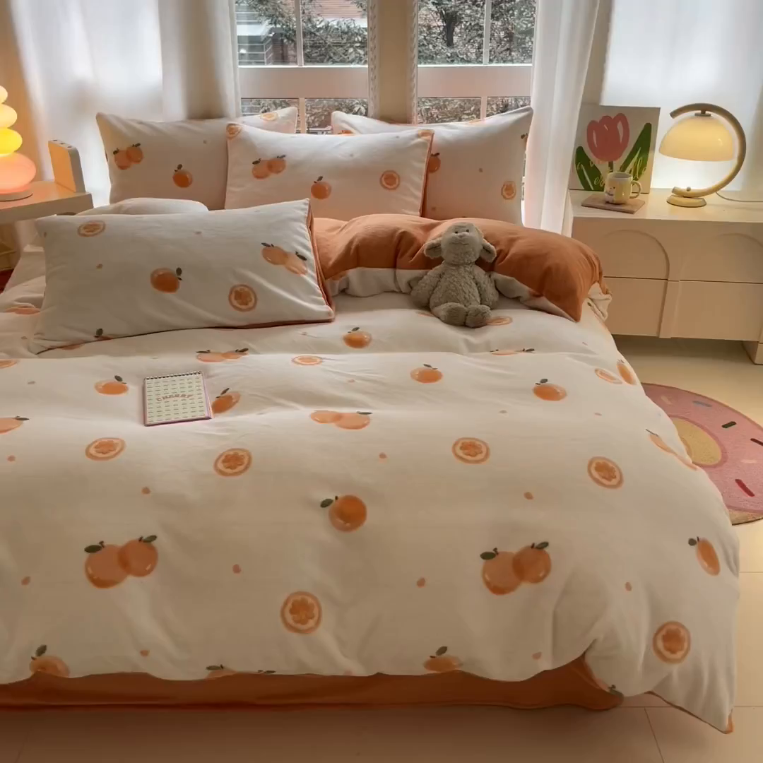 91家纺网 家纺一手货源 找家纺 佳汐蓝家纺 2025新款190克高克重牛奶绒印花四件套 橙心如意+爱玛橙