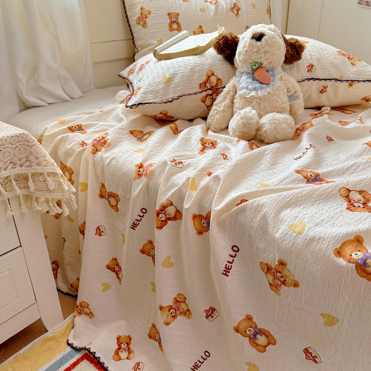 91家纺网 家纺一手货源 找家纺 优卡迪家纺馆 2025新款皱皱棉小花边床单（下载文件包含买家秀） 元气小熊