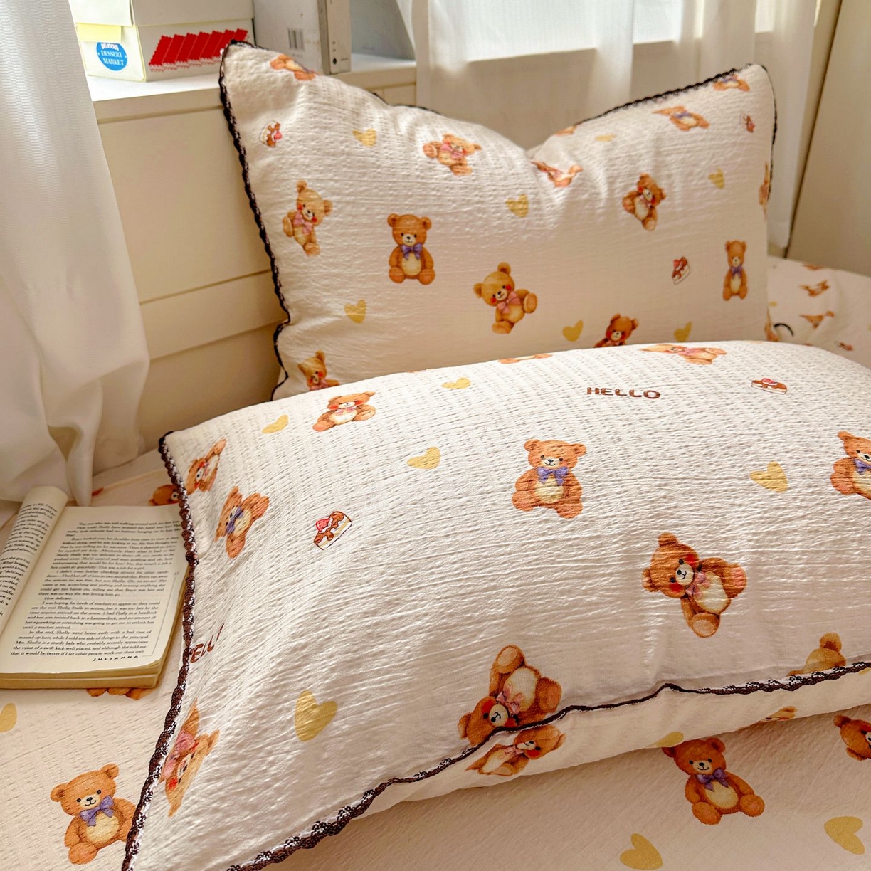 91家纺网 家纺一手货源 找家纺 优卡迪家纺馆 2025新款皱皱棉小花边床单（下载文件包含买家秀） 元气小熊