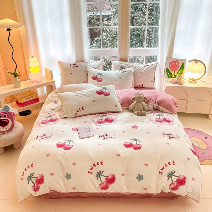 佳汐蓝家纺 2025新款190克高克重牛奶绒印花四件套 粉樱桃