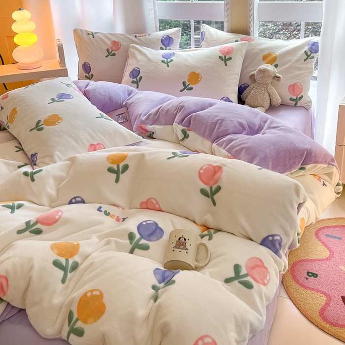 91家纺网 家纺一手货源 找家纺 佳汐蓝家纺 2025新款190克高克重牛奶绒印花四件套 金香心语