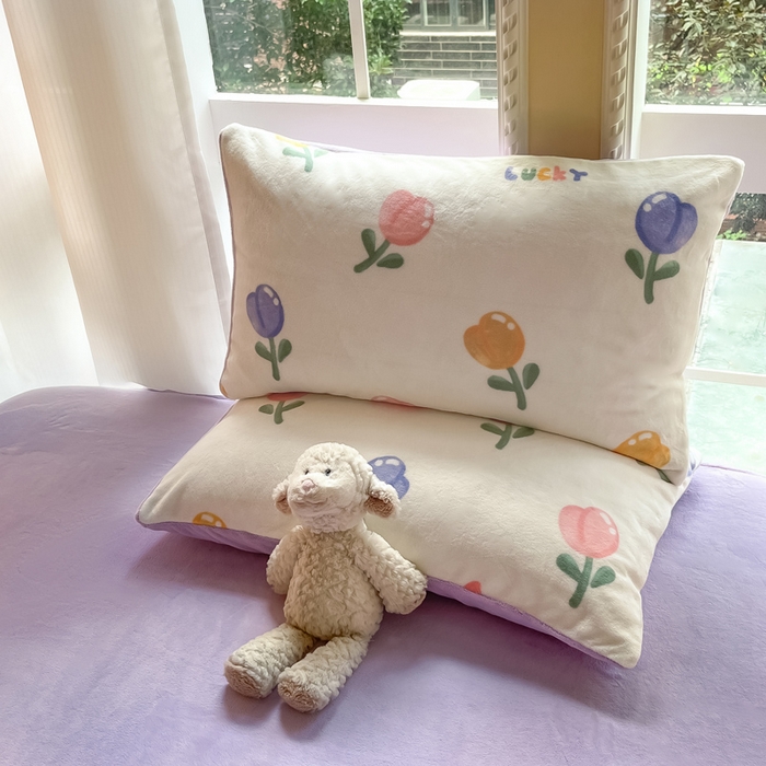 91家纺网 家纺一手货源 找家纺 佳汐蓝家纺 2025新款190克高克重牛奶绒印花四件套 金香心语