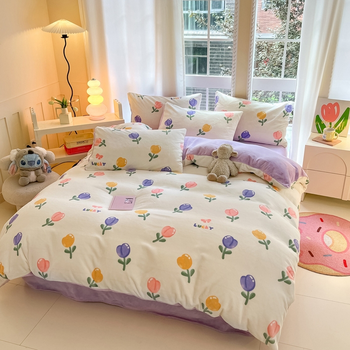 91家纺网 家纺一手货源 找家纺 佳汐蓝家纺 2025新款190克高克重牛奶绒印花四件套 金香心语