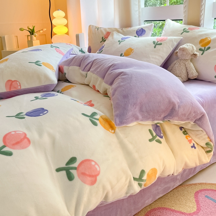 91家纺网 家纺一手货源 找家纺 佳汐蓝家纺 2025新款190克高克重牛奶绒印花四件套 金香心语