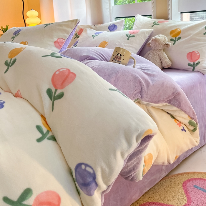 91家纺网 家纺一手货源 找家纺 佳汐蓝家纺 2025新款190克高克重牛奶绒印花四件套 金香心语