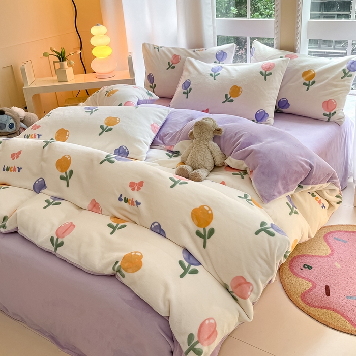 91家纺网 家纺一手货源 找家纺 佳汐蓝家纺 2025新款190克高克重牛奶绒印花四件套 金香心语