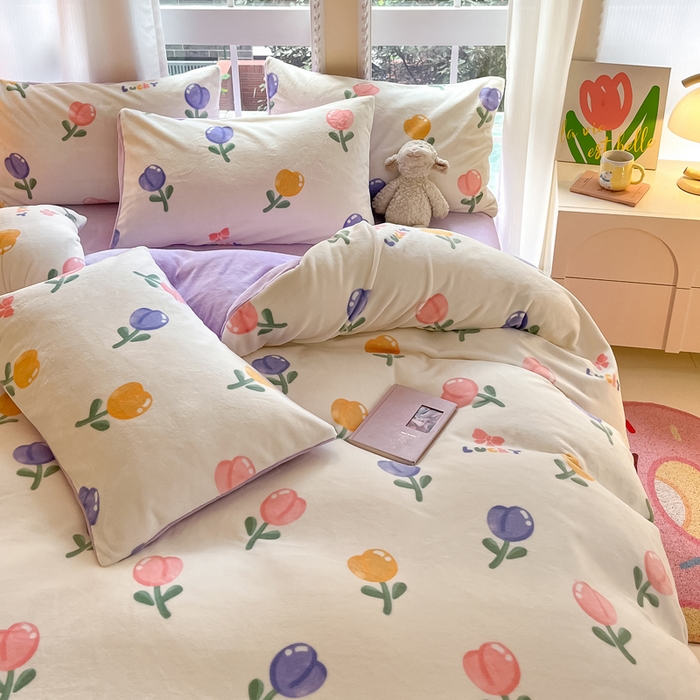 91家纺网 家纺一手货源 找家纺 佳汐蓝家纺 2025新款190克高克重牛奶绒印花四件套 金香心语