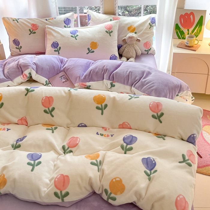 91家纺网 家纺一手货源 找家纺 佳汐蓝家纺 2025新款190克高克重牛奶绒印花四件套 金香心语