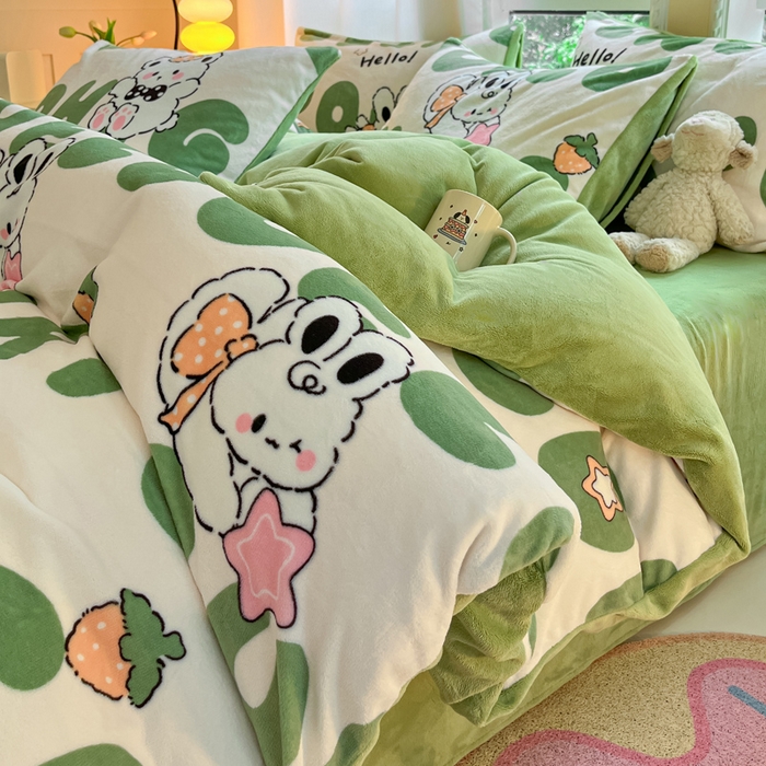 91家纺网 家纺一手货源 找家纺 佳汐蓝家纺 2025新款190克高克重牛奶绒印花四件套 莉菲兔