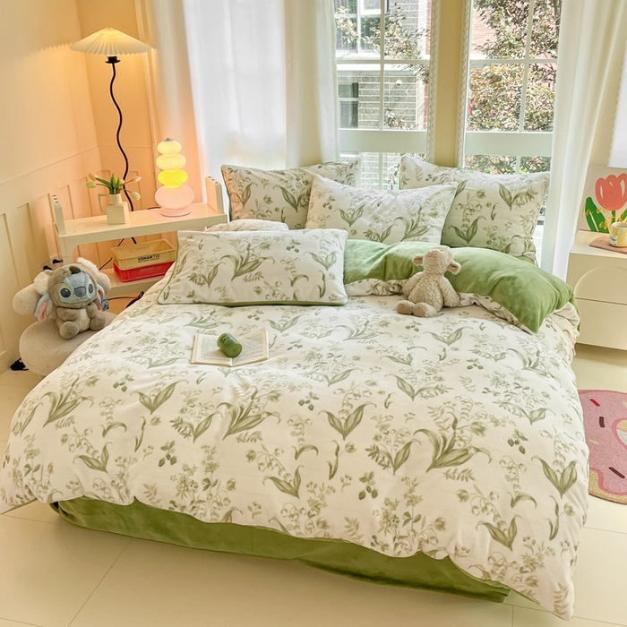 91家纺网 家纺一手货源 找家纺 佳汐蓝家纺 2025新款190克高克重牛奶绒印花四件套 铃兰花开