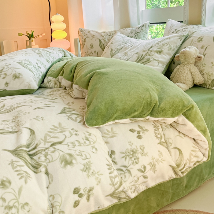 91家纺网 家纺一手货源 找家纺 佳汐蓝家纺 2025新款190克高克重牛奶绒印花四件套 铃兰花开