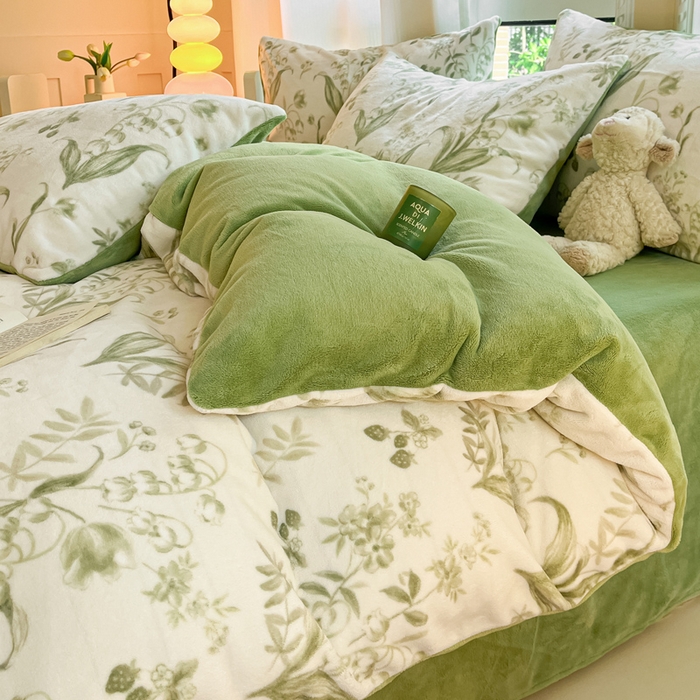 91家纺网 家纺一手货源 找家纺 佳汐蓝家纺 2025新款190克高克重牛奶绒印花四件套 铃兰花开