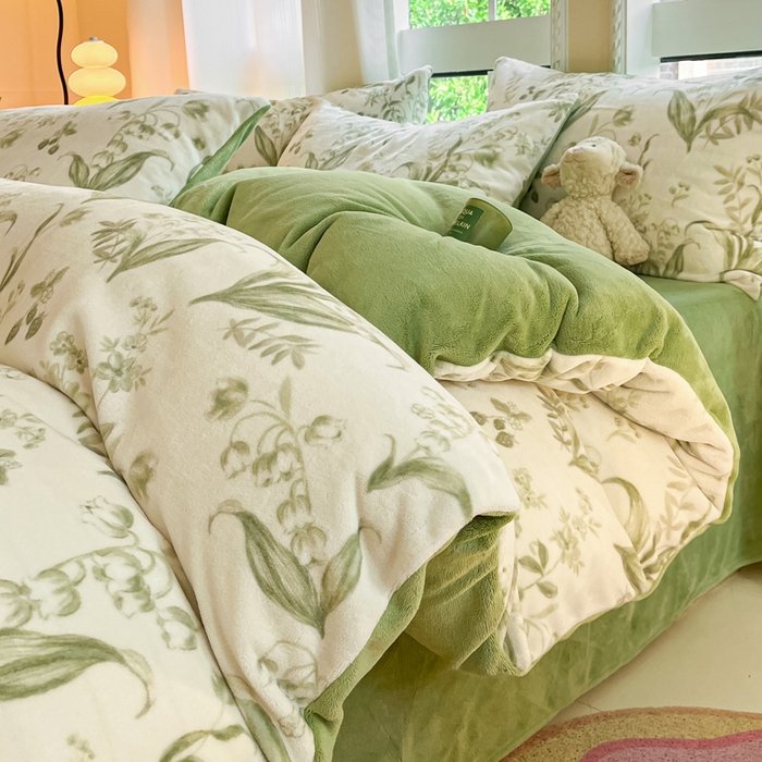 91家纺网 家纺一手货源 找家纺 佳汐蓝家纺 2025新款190克高克重牛奶绒印花四件套 铃兰花开