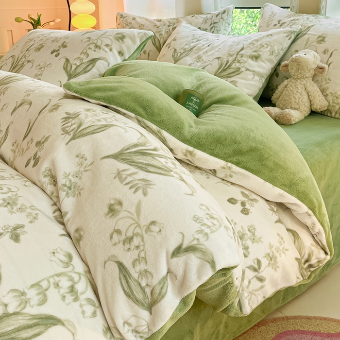 91家纺网 家纺一手货源 找家纺 佳汐蓝家纺 2025新款190克高克重牛奶绒印花四件套 铃兰花开