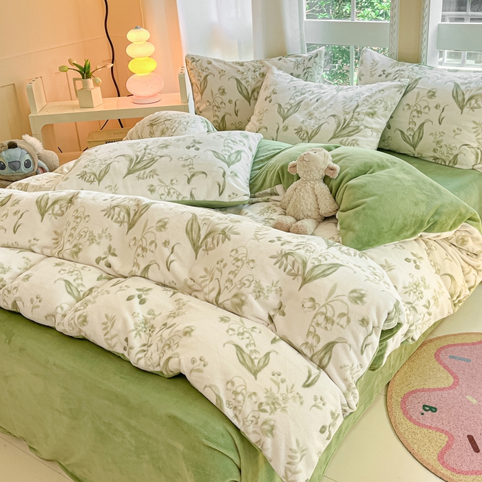 91家纺网 家纺一手货源 找家纺 佳汐蓝家纺 2025新款190克高克重牛奶绒印花四件套 铃兰花开