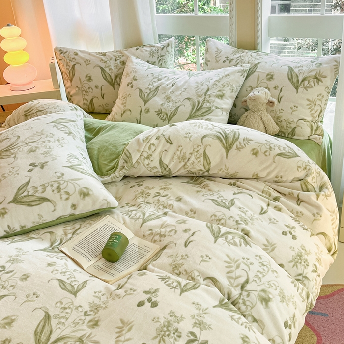 91家纺网 家纺一手货源 找家纺 佳汐蓝家纺 2025新款190克高克重牛奶绒印花四件套 铃兰花开