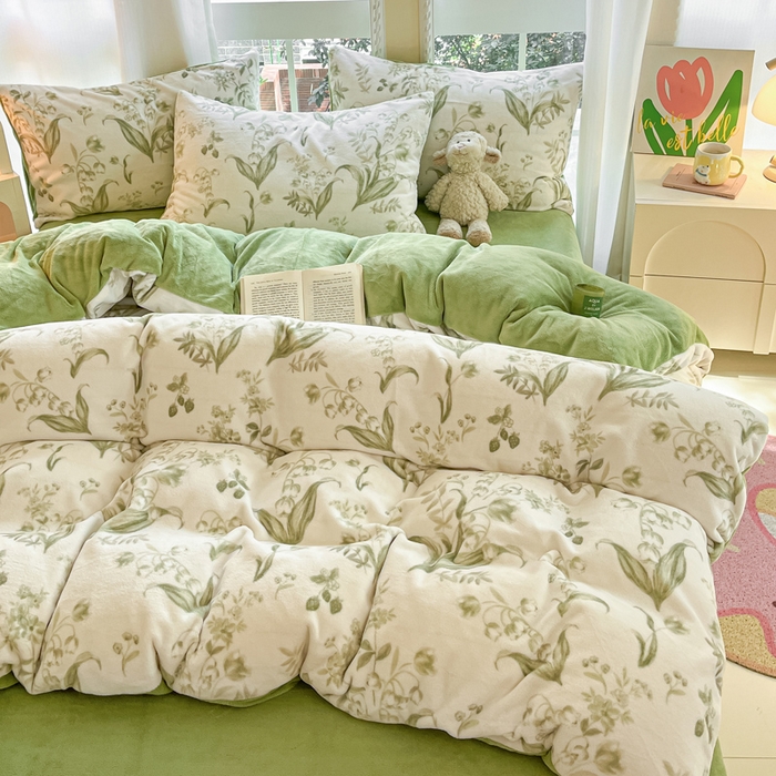 91家纺网 家纺一手货源 找家纺 佳汐蓝家纺 2025新款190克高克重牛奶绒印花四件套 铃兰花开