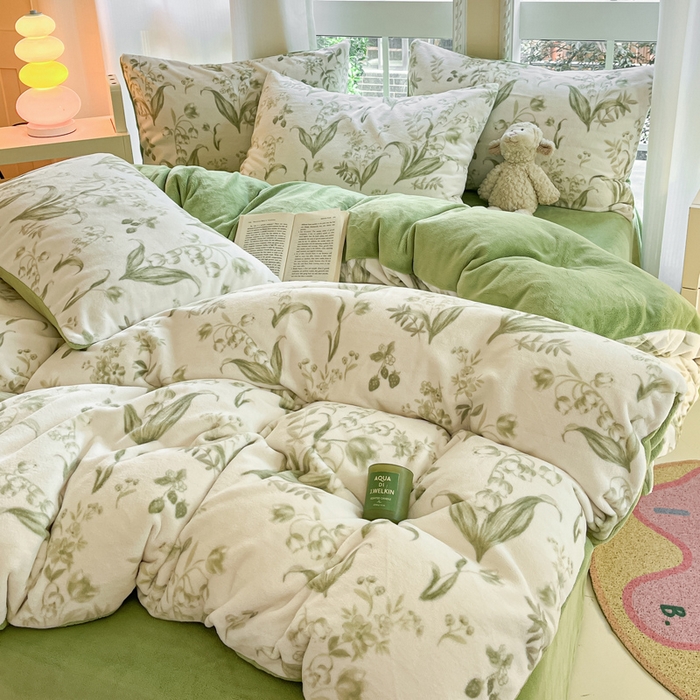 91家纺网 家纺一手货源 找家纺 佳汐蓝家纺 2025新款190克高克重牛奶绒印花四件套 铃兰花开