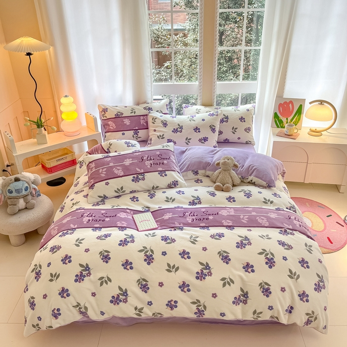 佳汐蓝家纺 2025新款190克高克重牛奶绒印花四件套 葡提仙子