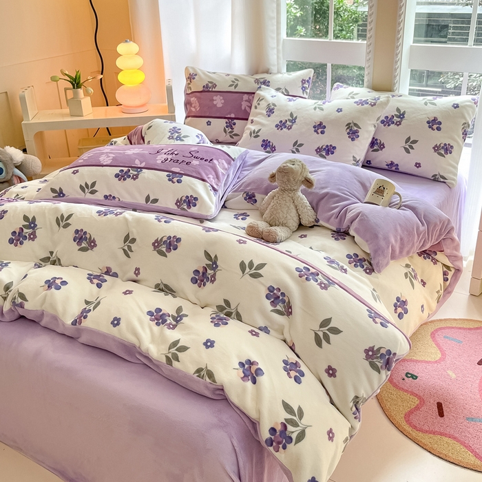 91家纺网 家纺一手货源 找家纺 佳汐蓝家纺 2025新款190克高克重牛奶绒印花四件套 葡提仙子