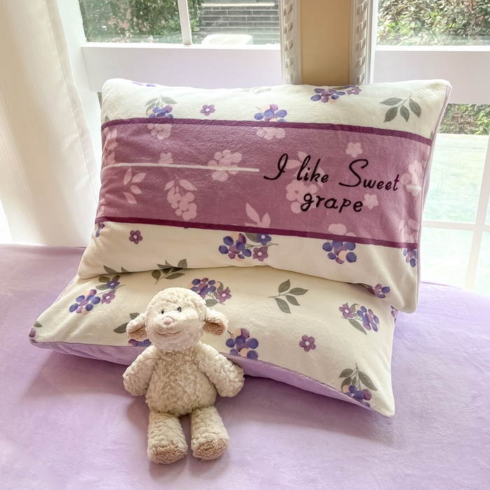 91家纺网 家纺一手货源 找家纺 佳汐蓝家纺 2025新款190克高克重牛奶绒印花四件套 葡提仙子