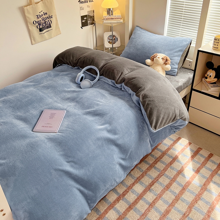 91家纺网 家纺一手货源 找家纺 优卡迪家纺馆 2025新款牛奶绒纯色双拼宿舍床三件套 海蓝深灰