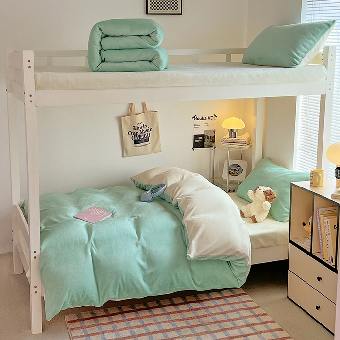 91家纺网 家纺一手货源 找家纺 优卡迪家纺馆 2025新款牛奶绒纯色双拼宿舍床三件套 嫩绿奶白