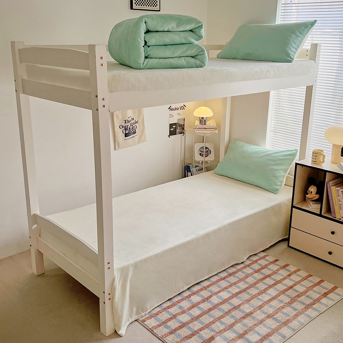 91家纺网 家纺一手货源 找家纺 优卡迪家纺馆 2025新款牛奶绒纯色双拼宿舍床三件套 嫩绿奶白