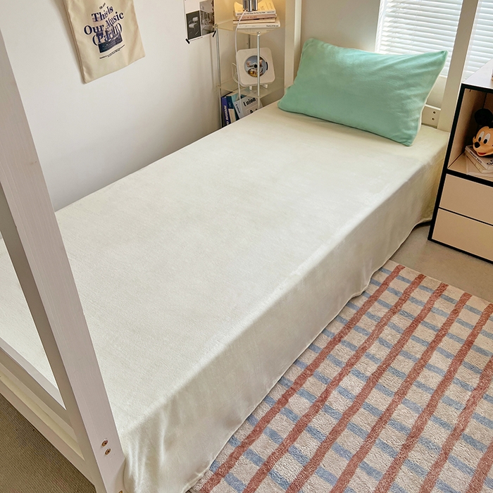 91家纺网 家纺一手货源 找家纺 优卡迪家纺馆 2025新款牛奶绒纯色双拼宿舍床三件套 嫩绿奶白