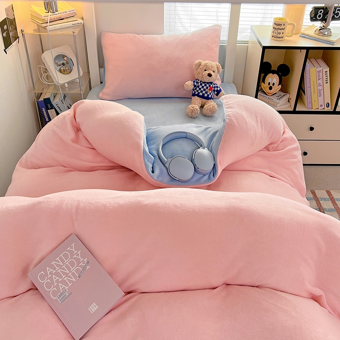 91家纺网 家纺一手货源 找家纺 优卡迪家纺馆 2025新款牛奶绒纯色双拼宿舍床三件套 玉粉天蓝