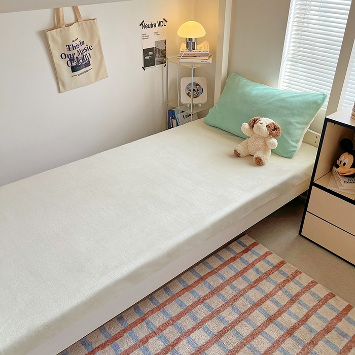 91家纺网 家纺一手货源 找家纺 优卡迪家纺馆 2025新款牛奶绒纯色双拼宿舍床三件套 嫩绿奶白