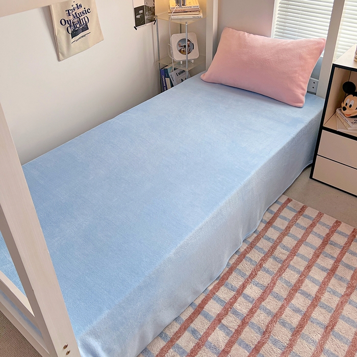 91家纺网 家纺一手货源 找家纺 优卡迪家纺馆 2025新款牛奶绒纯色双拼宿舍床三件套 玉粉天蓝