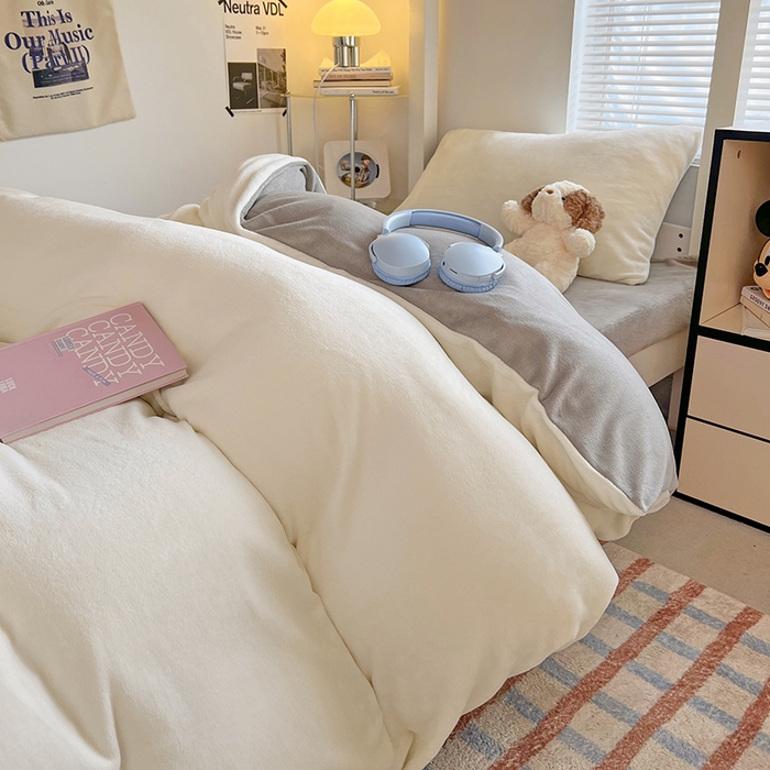 91家纺网 家纺一手货源 找家纺 优卡迪家纺馆 2025新款牛奶绒纯色双拼宿舍床三件套 奶白银灰