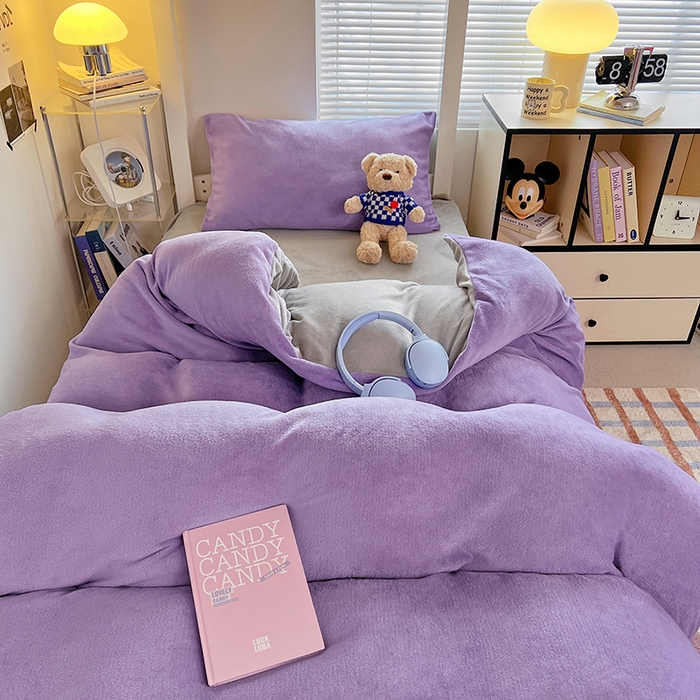 91家纺网 家纺一手货源 找家纺 优卡迪家纺馆 2025新款牛奶绒纯色双拼宿舍床三件套 魅紫银灰