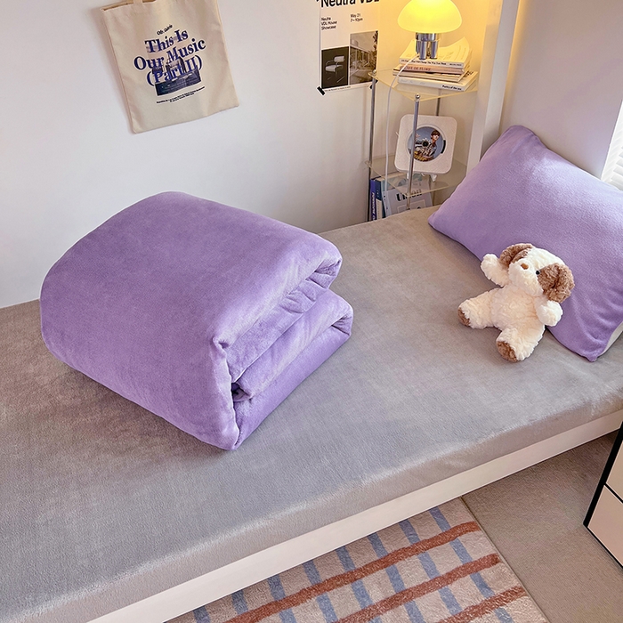 91家纺网 家纺一手货源 找家纺 优卡迪家纺馆 2025新款牛奶绒纯色双拼宿舍床三件套 魅紫银灰