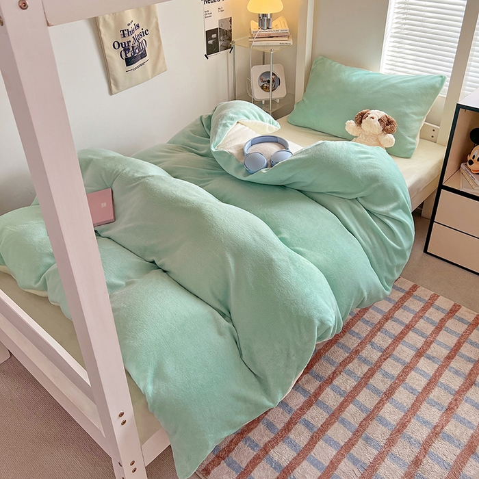 91家纺网 家纺一手货源 找家纺 优卡迪家纺馆 2025新款牛奶绒纯色双拼宿舍床三件套 嫩绿奶白