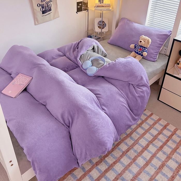 91家纺网 家纺一手货源 找家纺 优卡迪家纺馆 2025新款牛奶绒纯色双拼宿舍床三件套 魅紫银灰