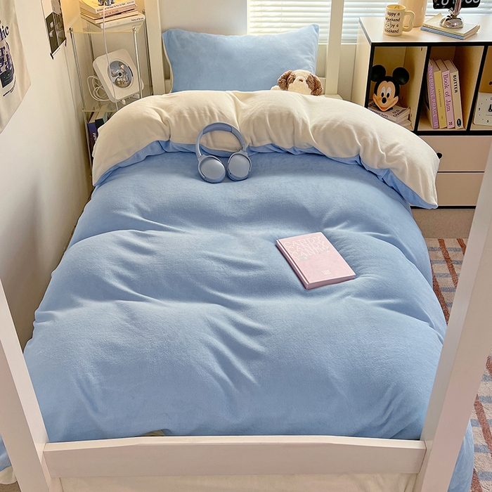 优卡迪家纺馆 2025新款牛奶绒纯色双拼宿舍床三件套 浅蓝奶白