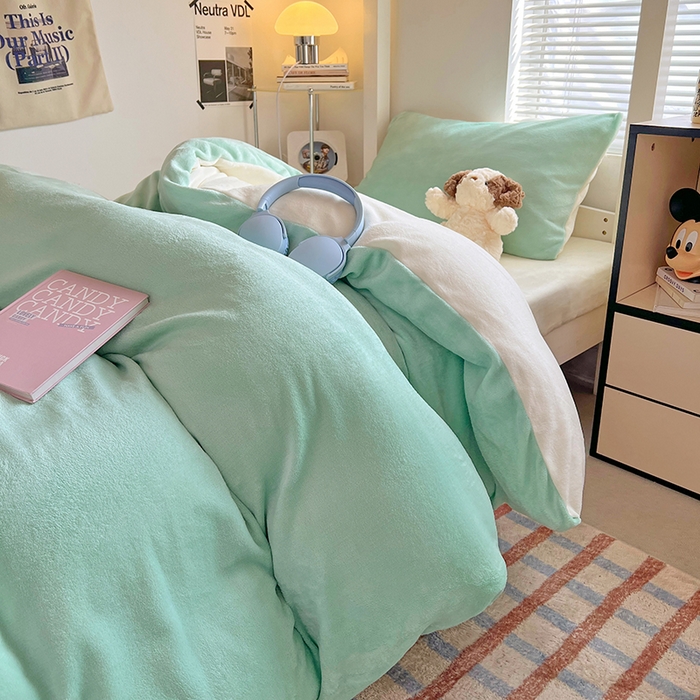 91家纺网 家纺一手货源 找家纺 优卡迪家纺馆 2025新款牛奶绒纯色双拼宿舍床三件套 嫩绿奶白