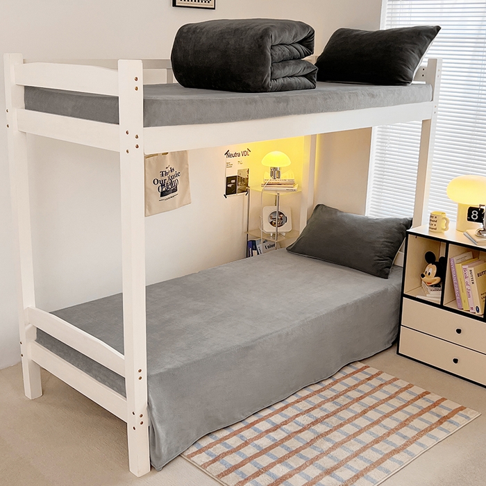 91家纺网 家纺一手货源 找家纺 优卡迪家纺馆 2025新款牛奶绒纯色双拼宿舍床三件套 深灰银灰