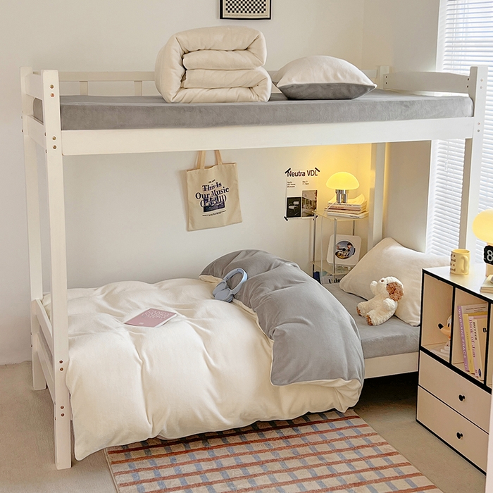 91家纺网 家纺一手货源 找家纺 优卡迪家纺馆 2025新款牛奶绒纯色双拼宿舍床三件套 奶白银灰