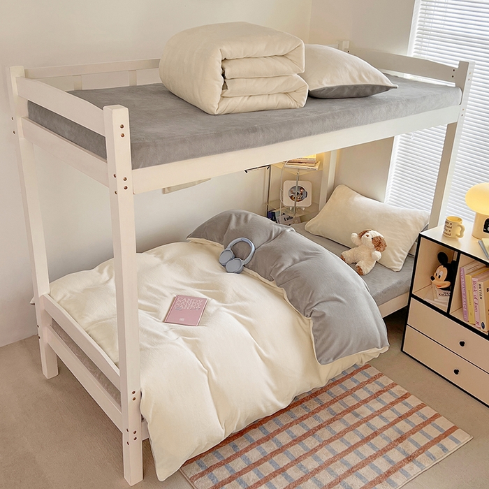 91家纺网 家纺一手货源 找家纺 优卡迪家纺馆 2025新款牛奶绒纯色双拼宿舍床三件套 奶白银灰